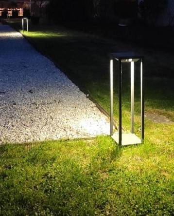 Borne solaire extérieure design pour jardins et allées hauteur 50cm led 4000k Kala par Indigo Lighting