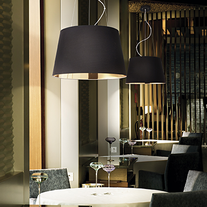 Suspension noire et dorée diamètre 50cm pour éclairer au dessus d'une table de salle à manger ou salon Nordique SP4 par Ideallux
